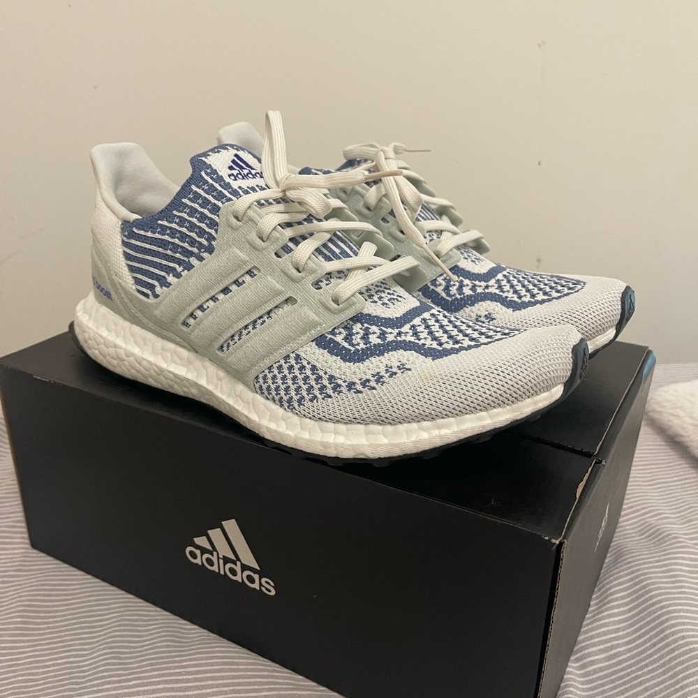 Women’s Adidas Sneaker Size 10